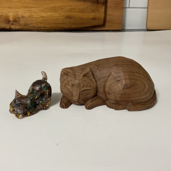 VTG Hand Carved Wooden Cat Figure Curled Up Sleeping & Small Resin Cat Figure - Picture 2 of 8
